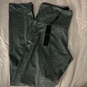 Indah Leggins.